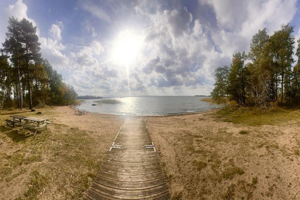 Modernt & Rymligt Sommarhus Pa Landet- Bubbelpool Eskilstuna Exterior foto